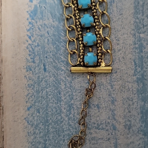 Vintage gold tone chain bracelet with blue beading - Picture 4 of 6